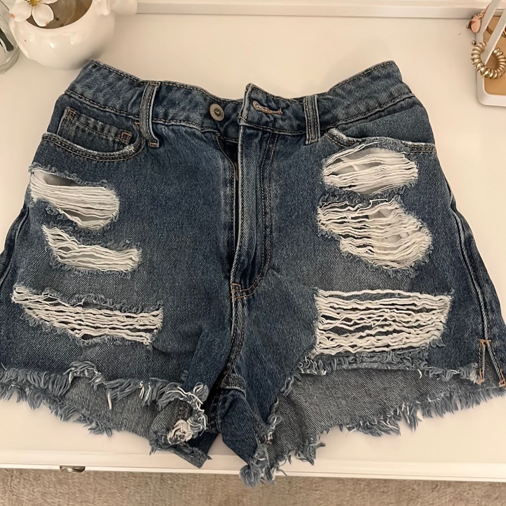 high- rise mom shorts from hollister:)